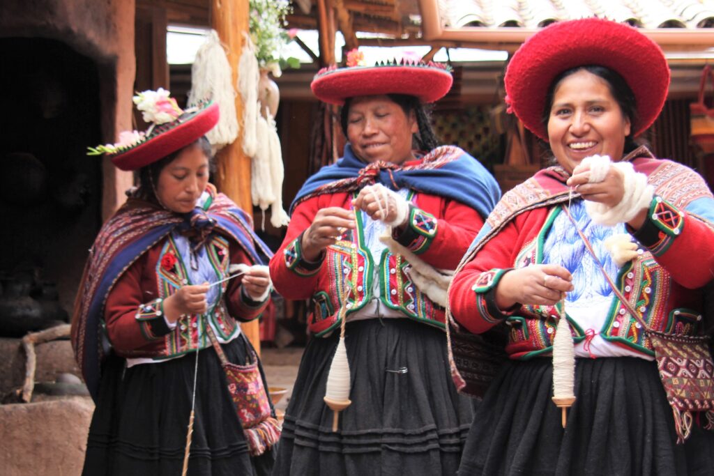 Peruvian women in traditional dress (Photo Credit: Deb Dowd on Unsplash)