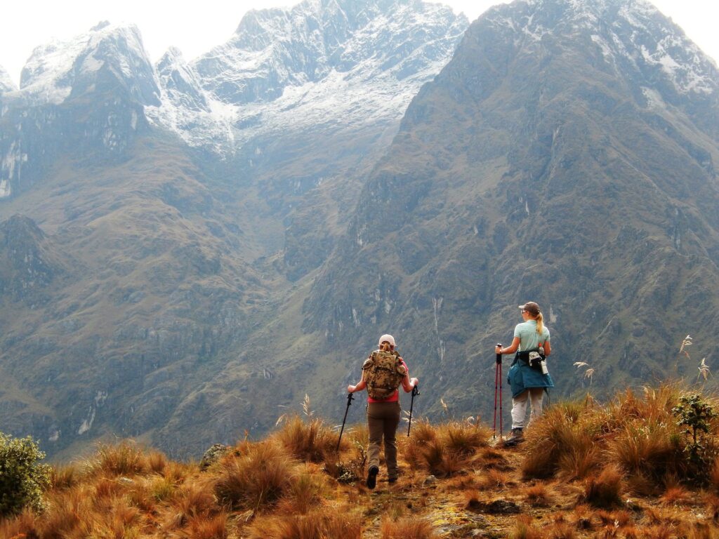 Two female hikers on the Inca Trail (Photo Credit: Westfale from Pixabay)
