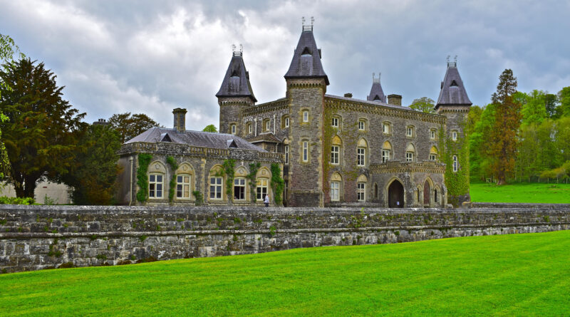 Newton House in Llandeilo, W. Wales (Photo Credit: Colin Burdett / Alamy Stock Photo)