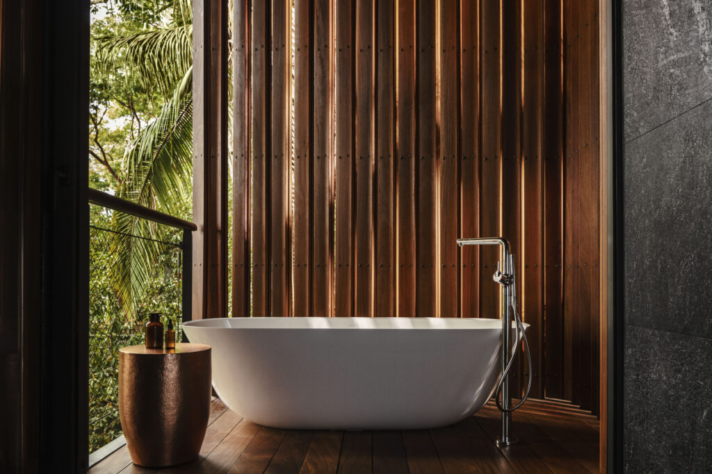 Bathtub in the Ocean Treehouse (Photo Credit: Kerzner International)