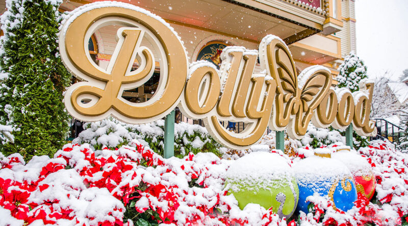 Snow covered Dollywood sign (Photo Credit: Dollywood)