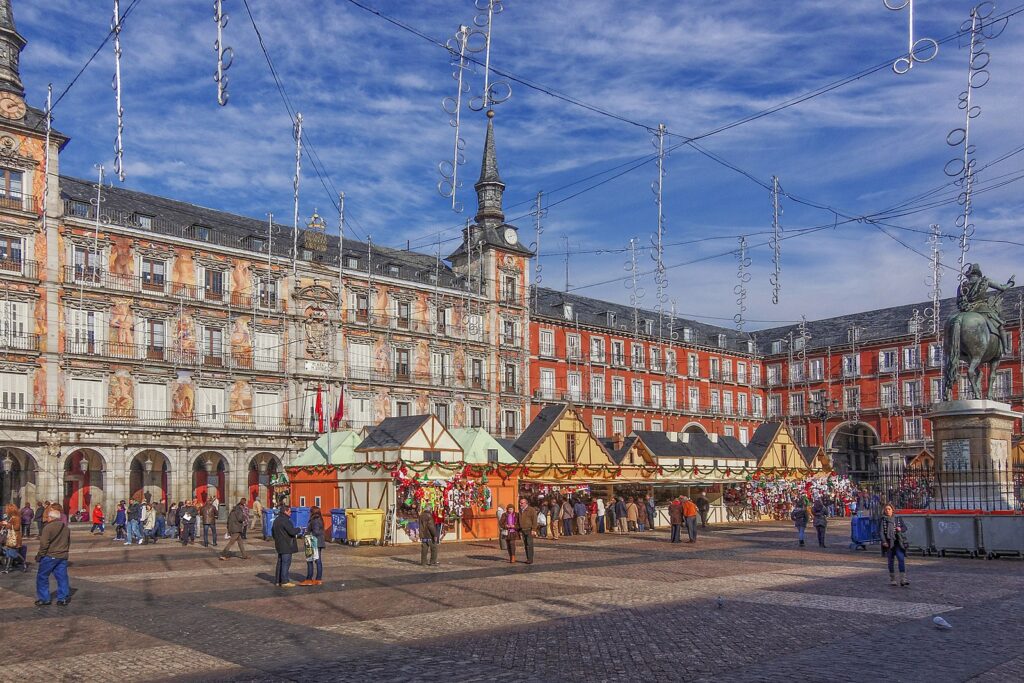Mercado de Navidad de Plaza Mayor in Madrid, Spain (Photo Credit: Barcex/Wikimedia Commons)