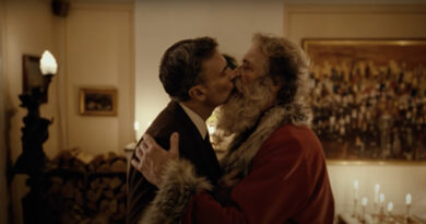 Harry kissing Santa Claus - Posten Norge Commercial