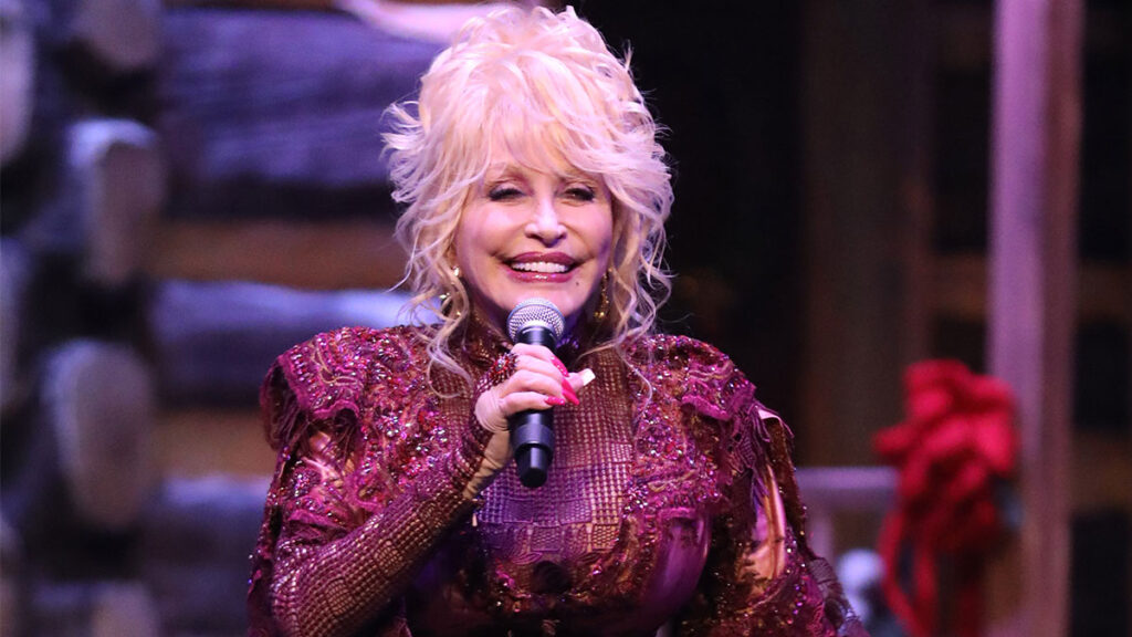 Dolly Parton performing at Dollywood (Photo Credit: Dollywood)