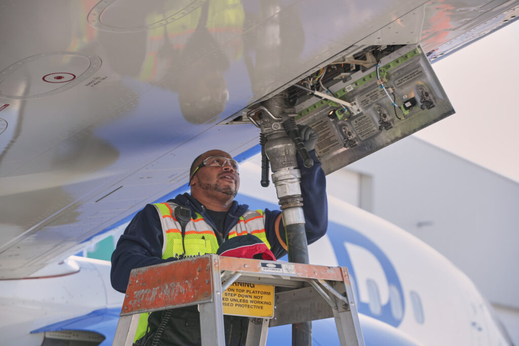 Sustainable Aviation Fuel 737 Max 8 (Photo Credit: United Airlines)