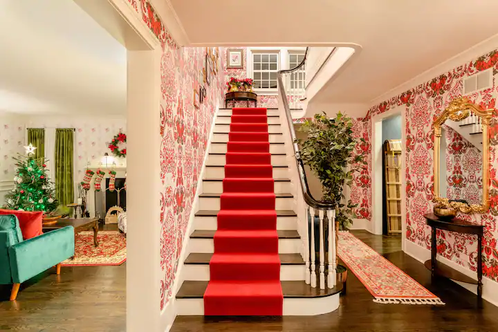 Home Alone House Entryway Wide Angle (Photo Credit: Airbnb)