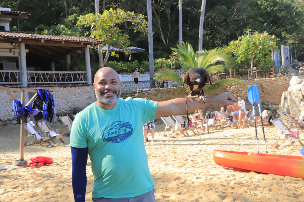 Kwin Mosby with a bird of prey at Las Caletas (Photo Credit: Omar Villalpando)