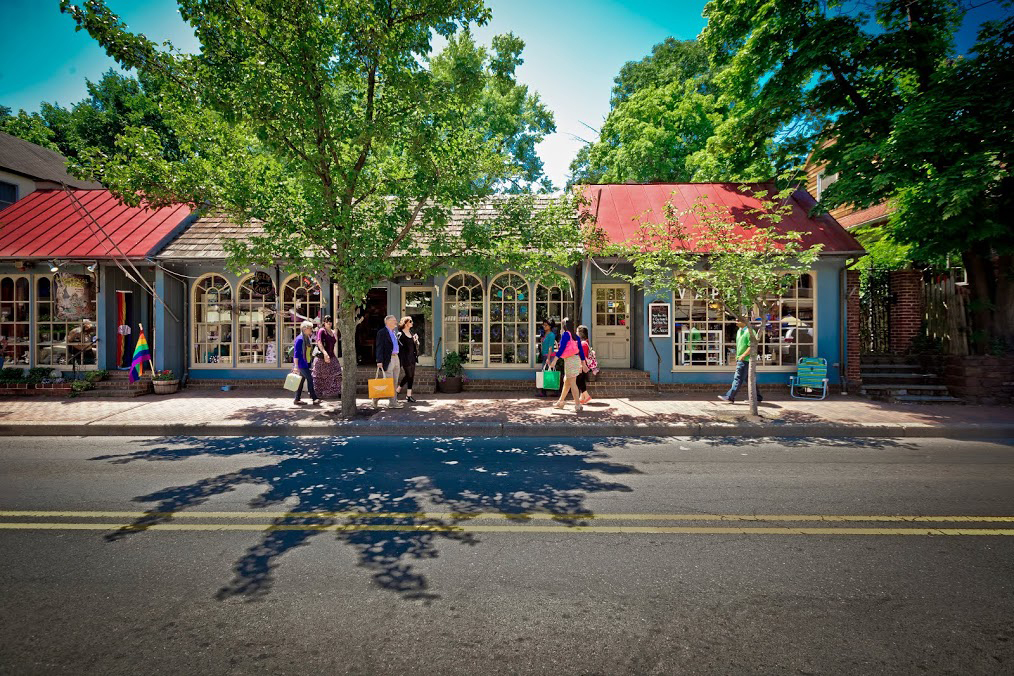 Shopping on Main Street in New Hope (Photo Credit: Visit Philadelphia)