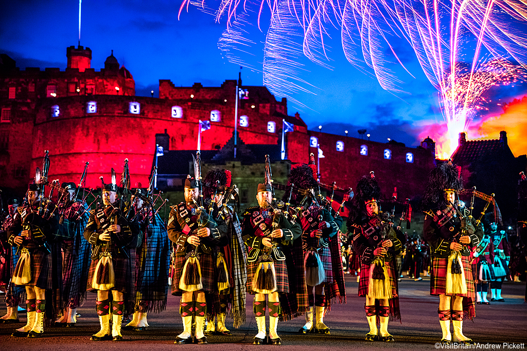 Marching bagpiper band at the Edinburgh Castle (Photo Credit: ©VisitBritain/Andrew Pickett)