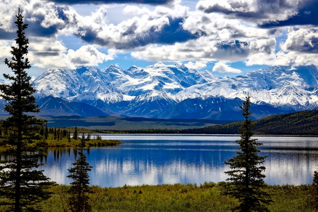 Denali National Park in Alaska (Photo Credit: David Mark from Pixabay)