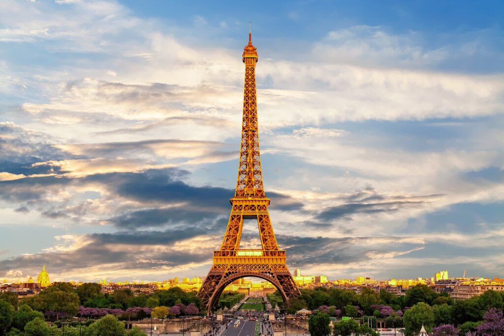Eiffel Tower in Paris (Photo Credit: Pete Linforth from Pixabay)