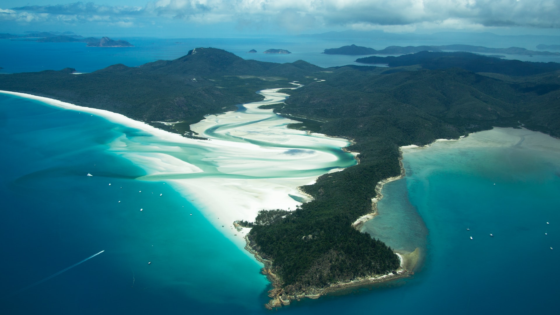 Whitsundays Islands (Photo Credit: Sofia Cerquerira / Unsplash)