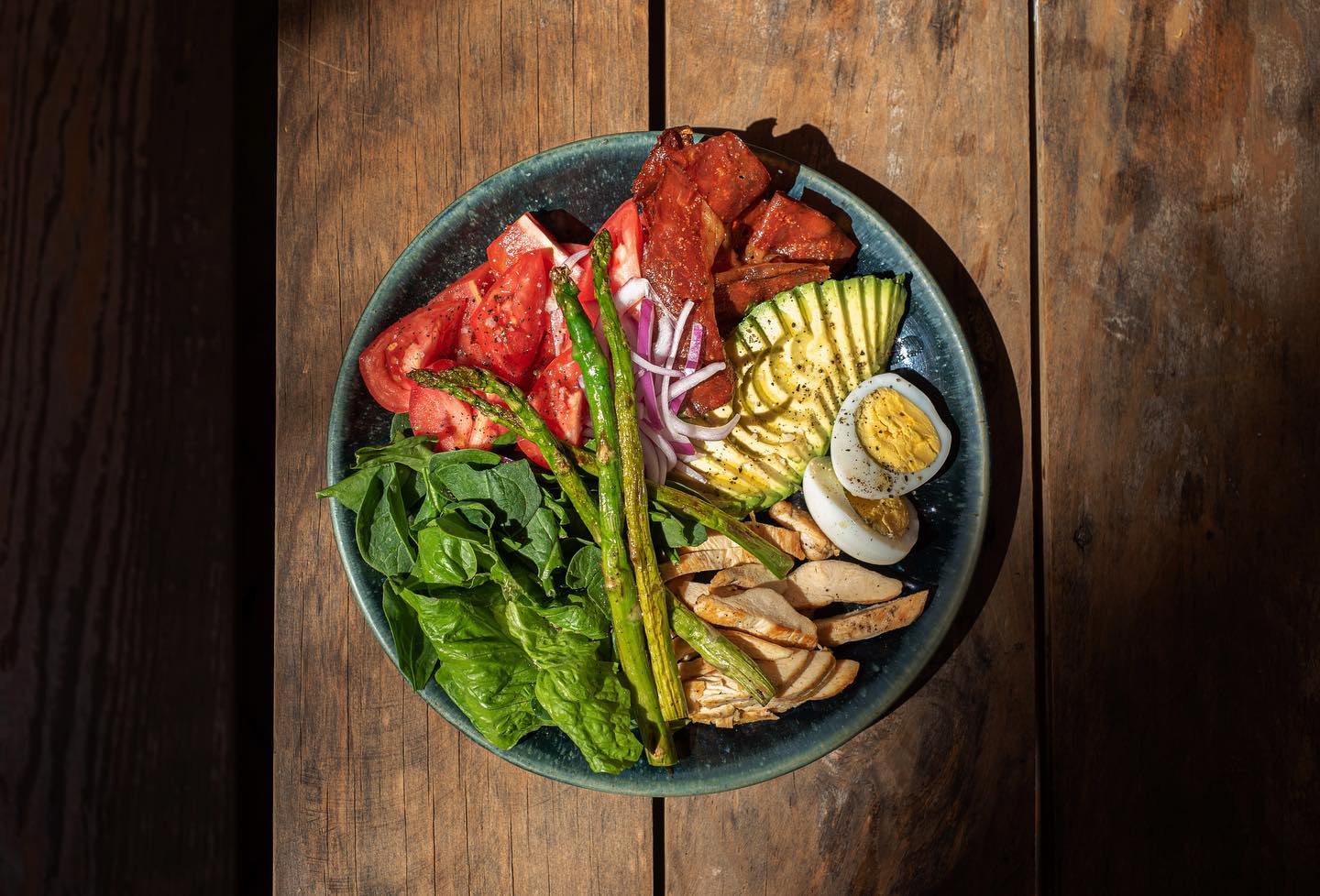 Cobb salad at Peligro al Fondo (Photo Credit: Peligro al Fondo)