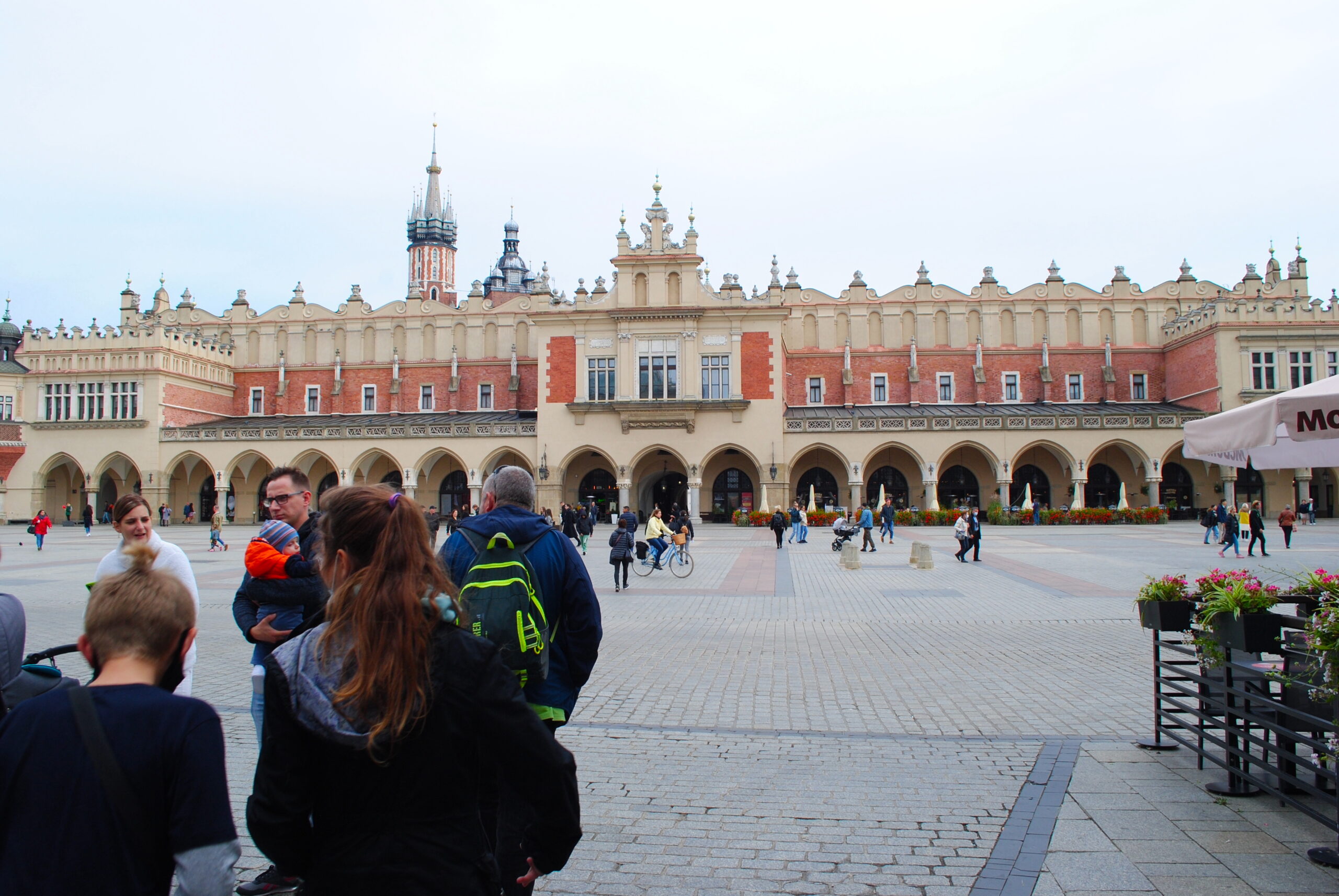 Main Square with Cloth Hall in the middle (Photo Credit: Tomasz Lesniara)