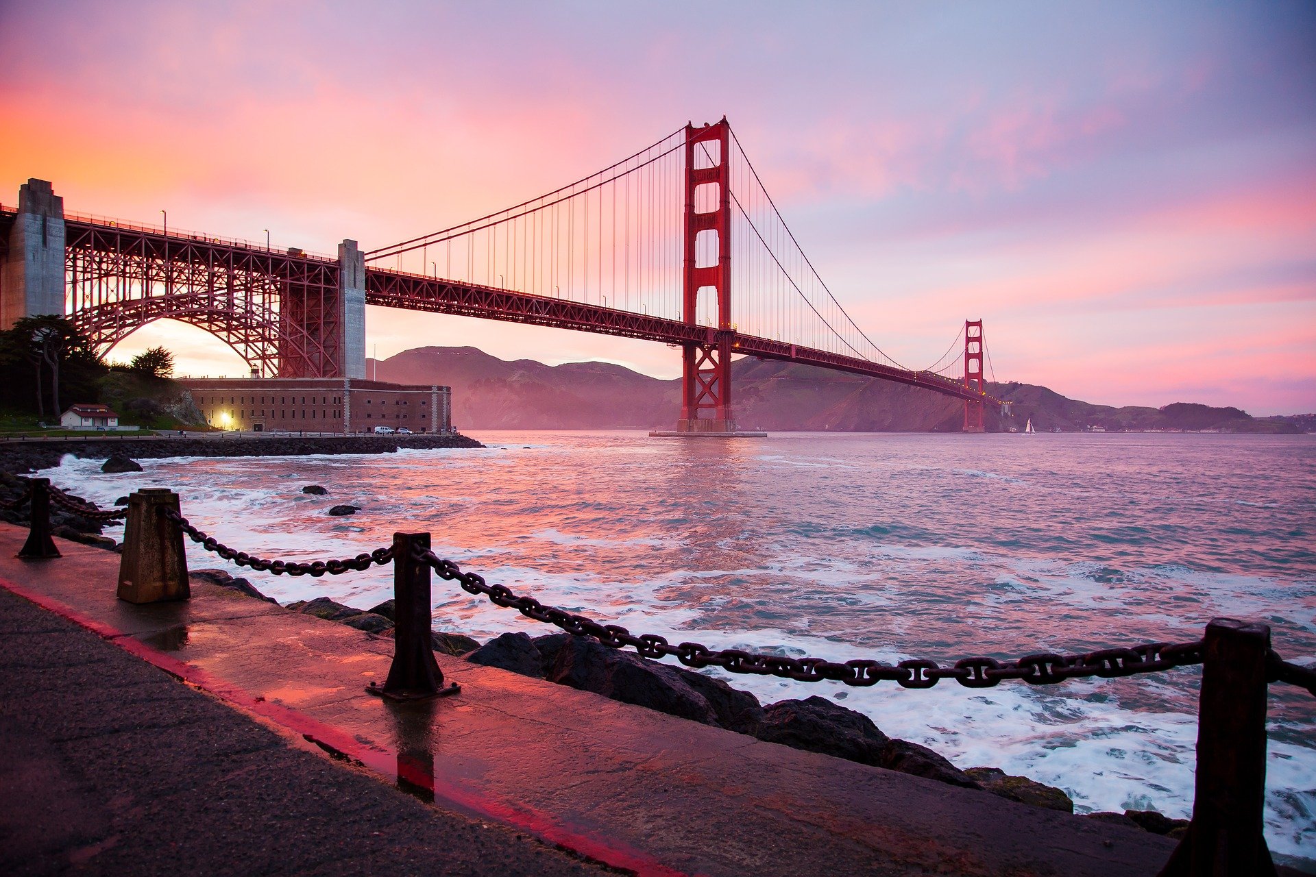 UK's Next Iconic Drag Star will head to San Francisco on an all-expenses-paid trip. (Photo: Golden Gate Bridge - Pixabay)