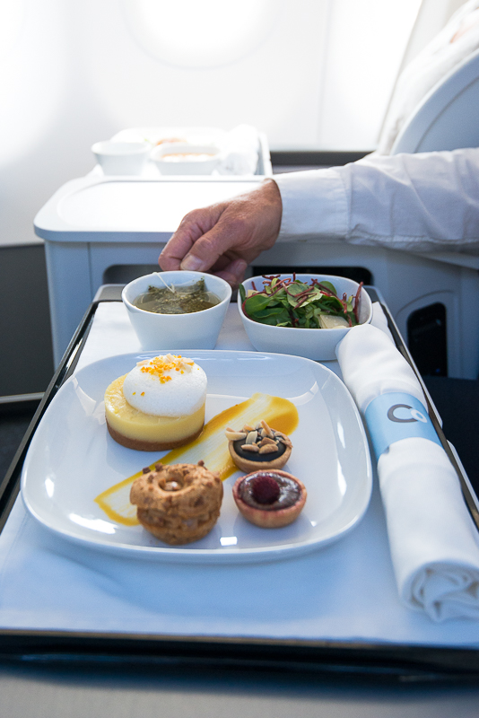 In-flight meal served on La Compagnie (Photo Credit: La Campagnie)