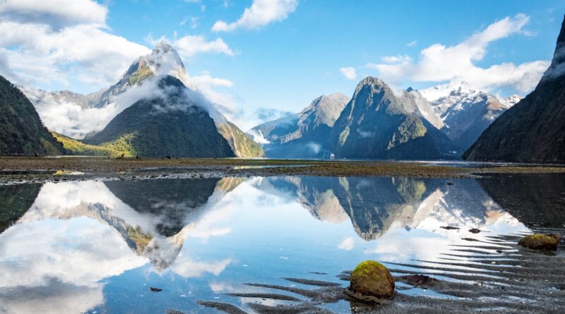 Milford Sound, New Zealand (Photo Credit: Sébastien Goldberg on Unsplash)