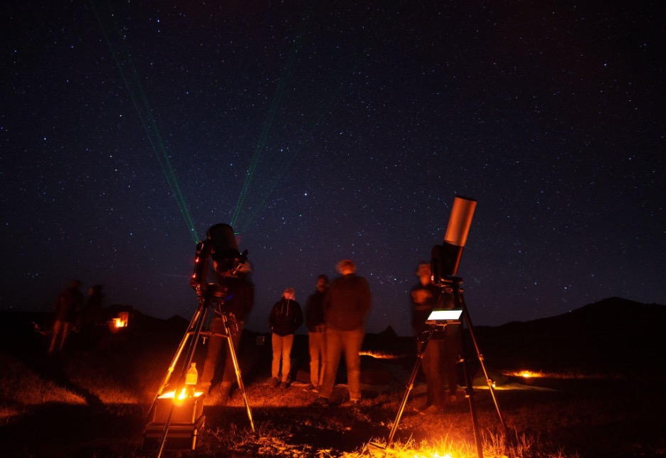 Stephen Ekstrom checking out the Whirlpool Galaxy with Stargazing Zion. (Photo Credit: Stargazing Zion)