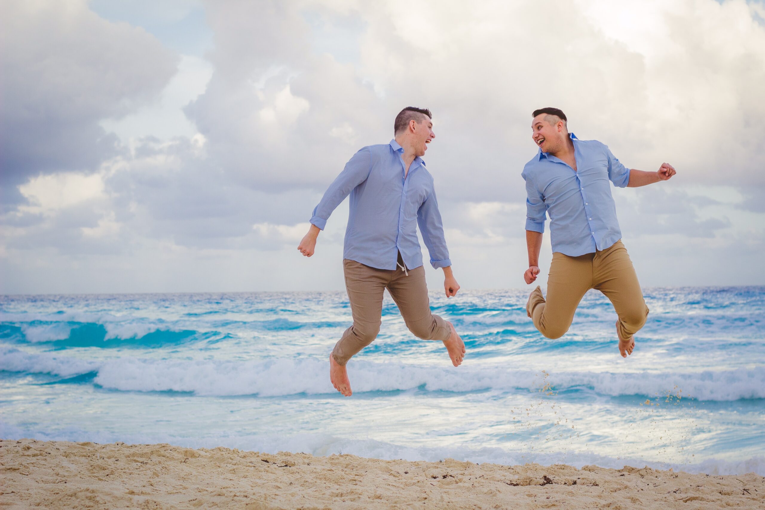 Jared Dailey and Jordan Taylor on a beach in Cancun, Mexico (Photo Credit: JJ Cruise)