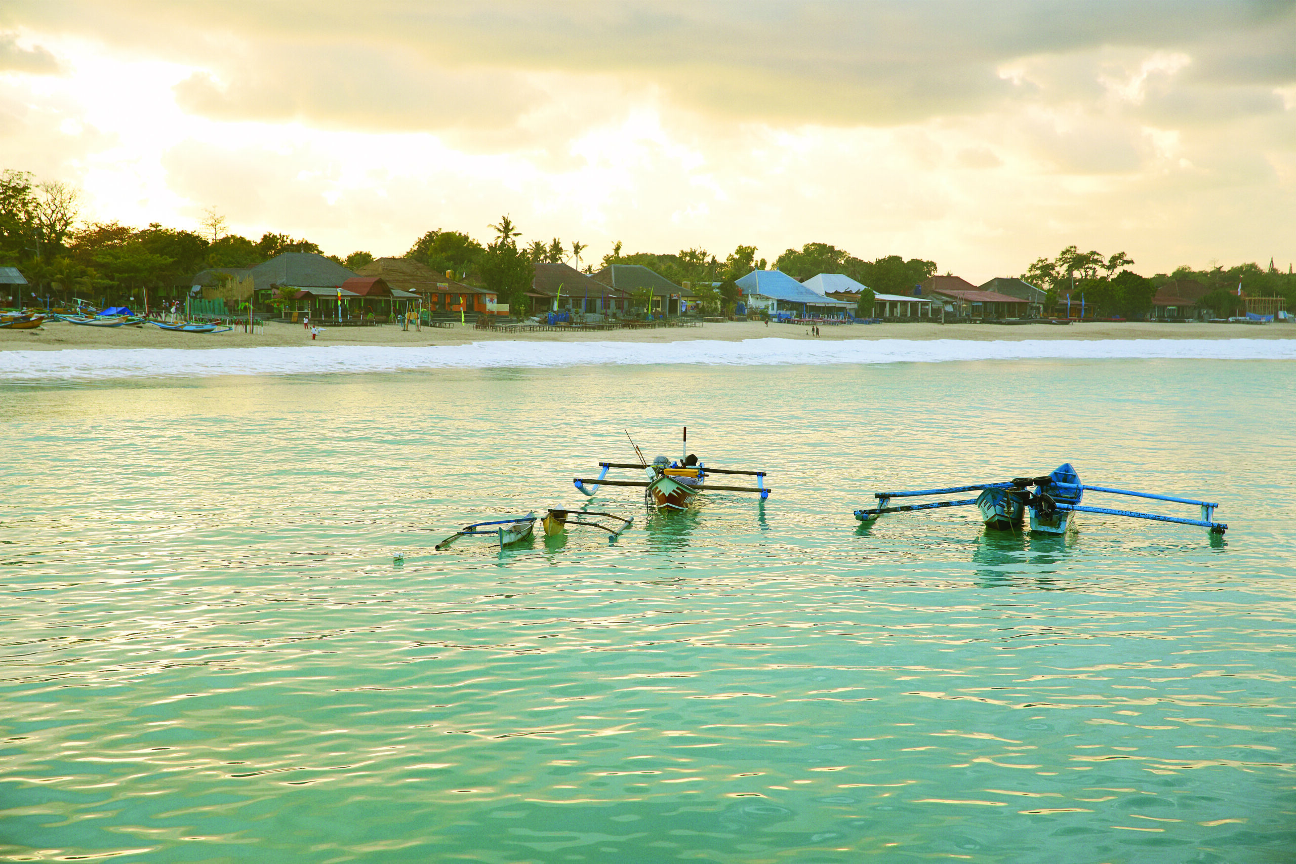 Canoes in Horseshoe Bay (Photo Credit: Jimbaran Puri)