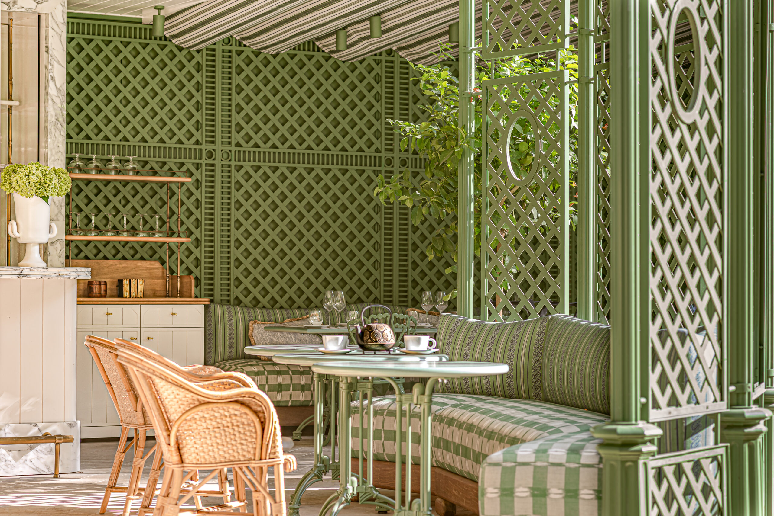 The Terrace Bar and Restaurant (Photo Credit: The Saint James Paris)