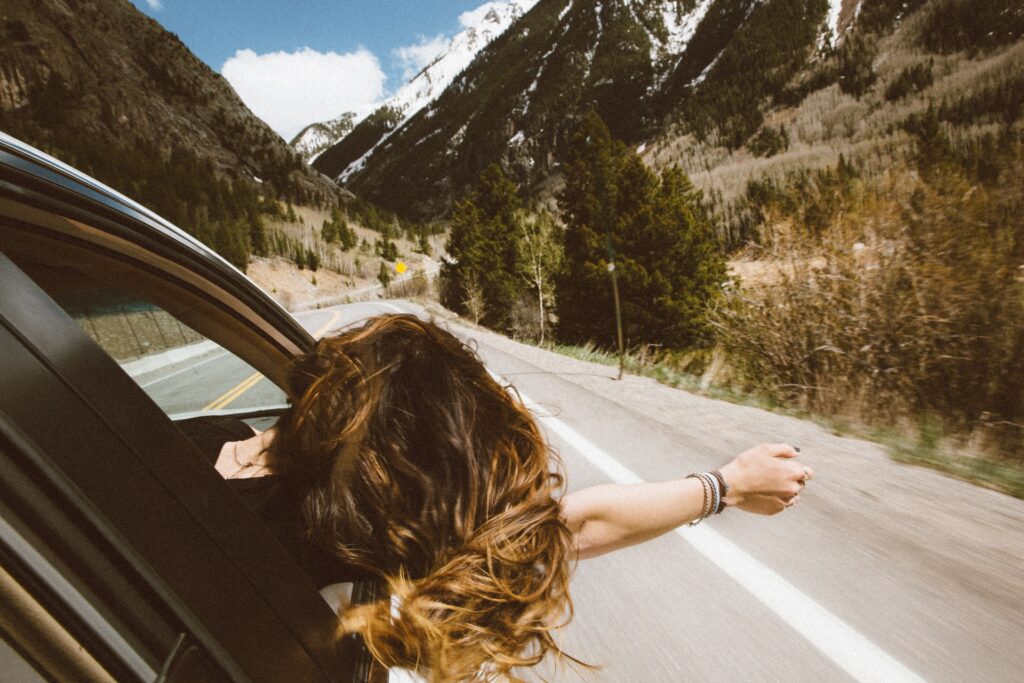 Follow these Kelley Blue Book guidelines for a carefree road trip. Photo by Averie Woodard/ Unsplash.