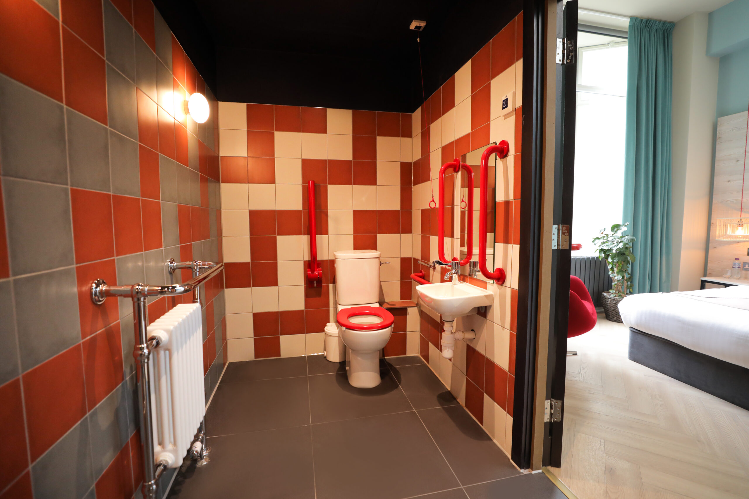 King Ensuite Bathroom