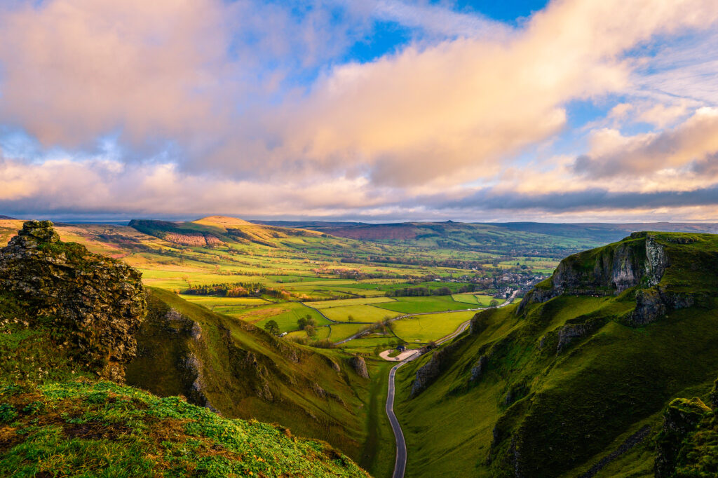 Winnats Pass, Peak District, Derbyshire, England (Photo Credit: Jonathan Francis / iStock)