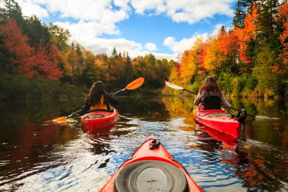 Kayaking in Prince Edward Island (Photo Credit: Stephen Desroches)