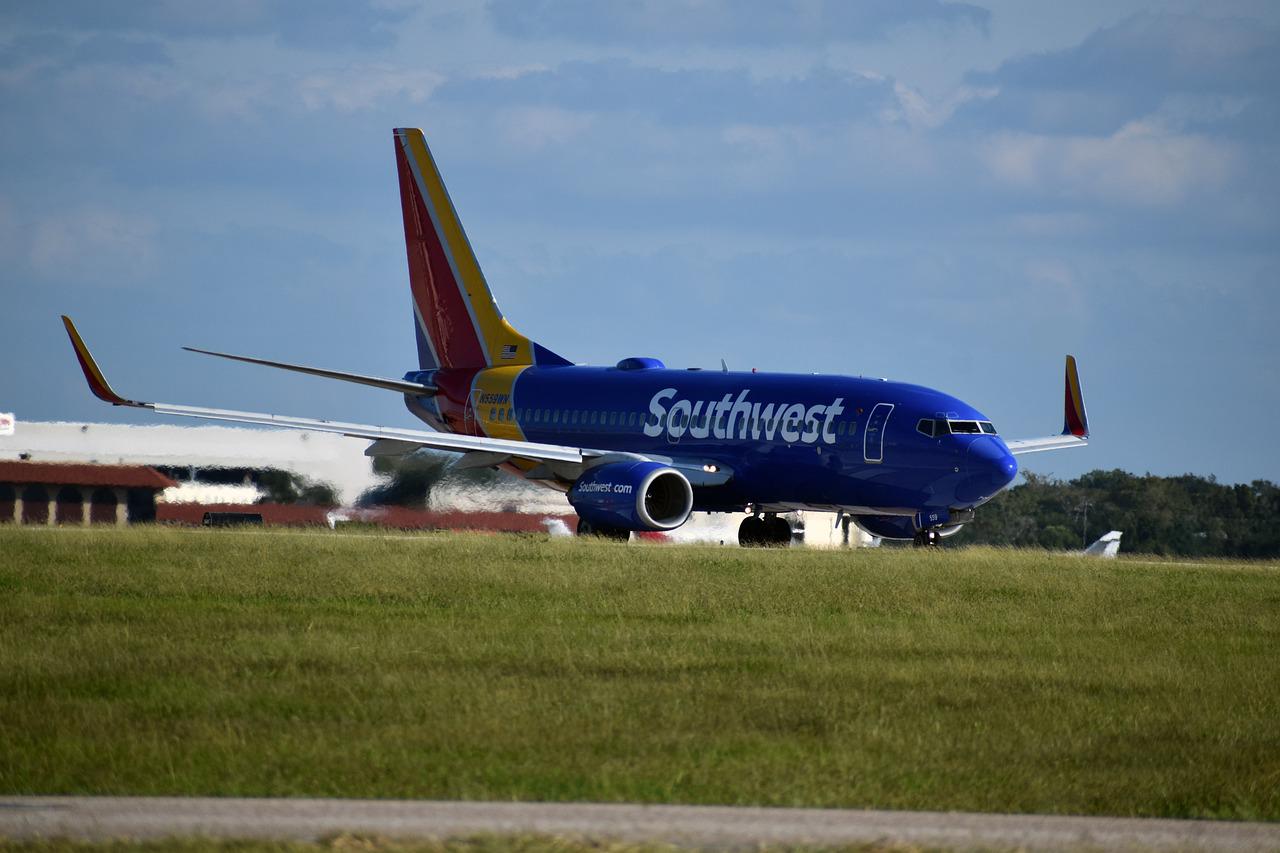 Southwest Pilot Threatens to Cancel Flight Over AirDropped Nudes
