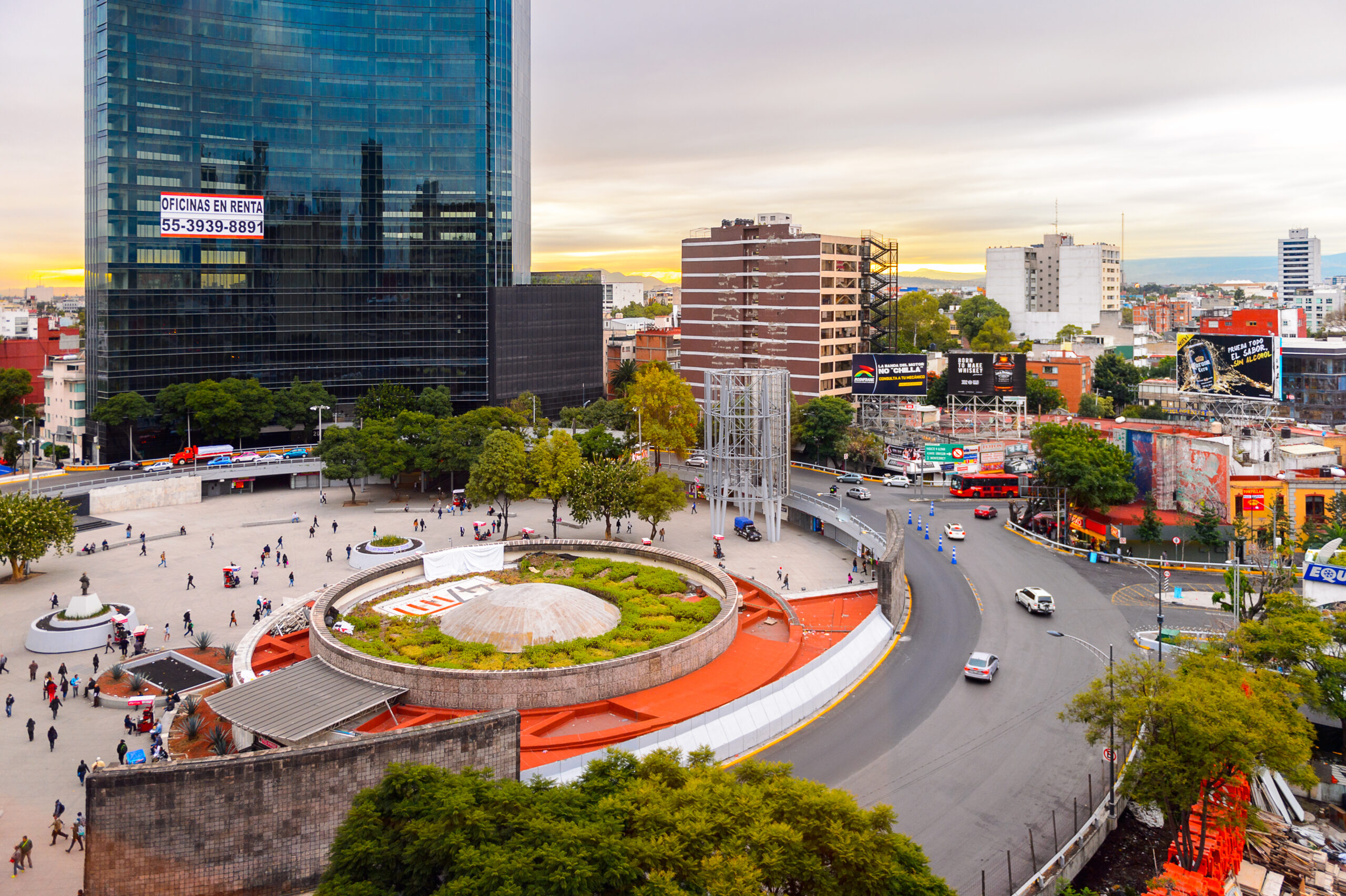 Architecture of Zone Rosa neighborhood in Mexico City (Photo Credit: Anton_Ivanov / Shutterstock)