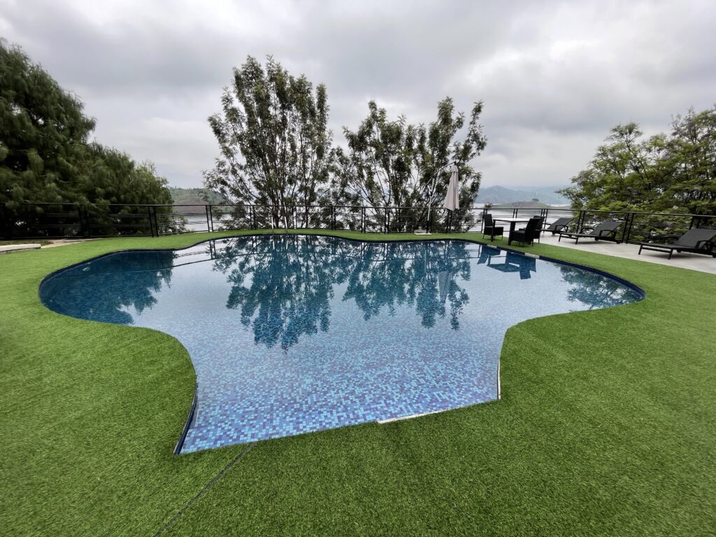 Seasonal outdoor swimming pool (Photo Credit: Kwin Mosby)