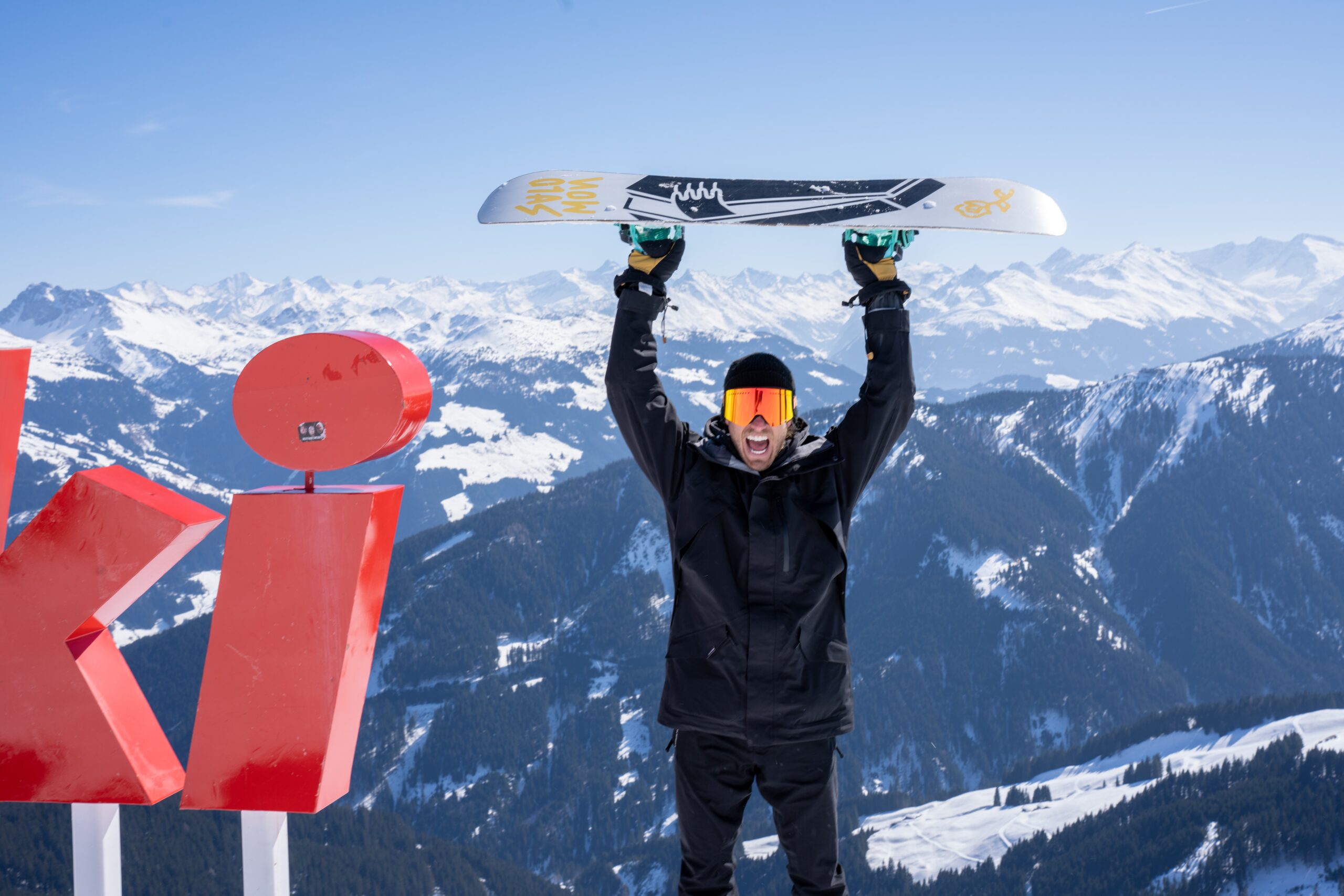 KitzSki, Hahnenkammstraße, Kitzbuhel, Austria (Photo Credit: Eric Barrett on Unsplash)