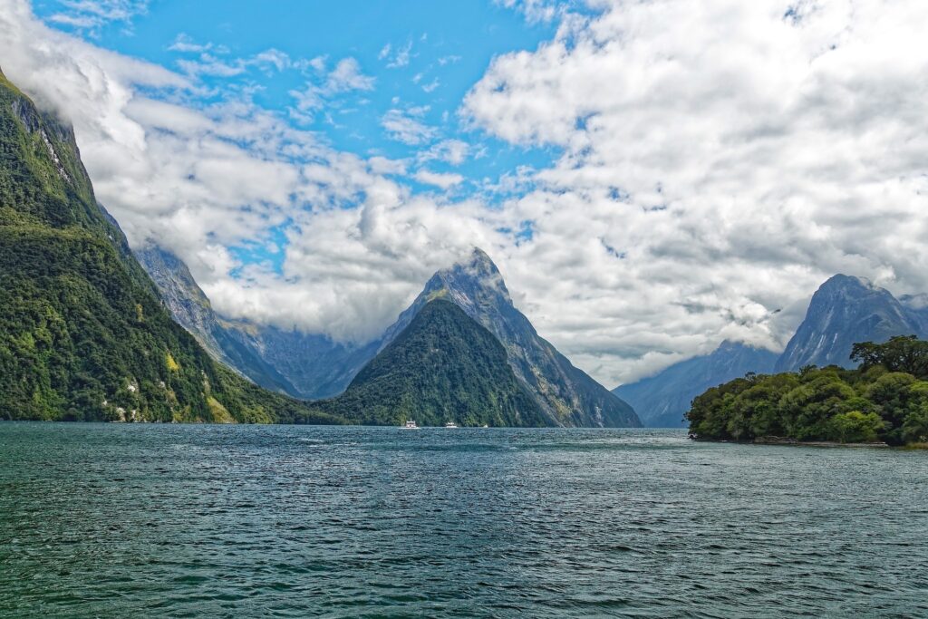 New Zealand (Photo Credit: Makalu from Pixabay )