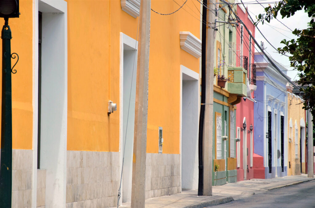 Mérida has many old buildings that have been renewed and painted in pastel colors, providing more city character. (Photo Credit: Solange Z / iStock)