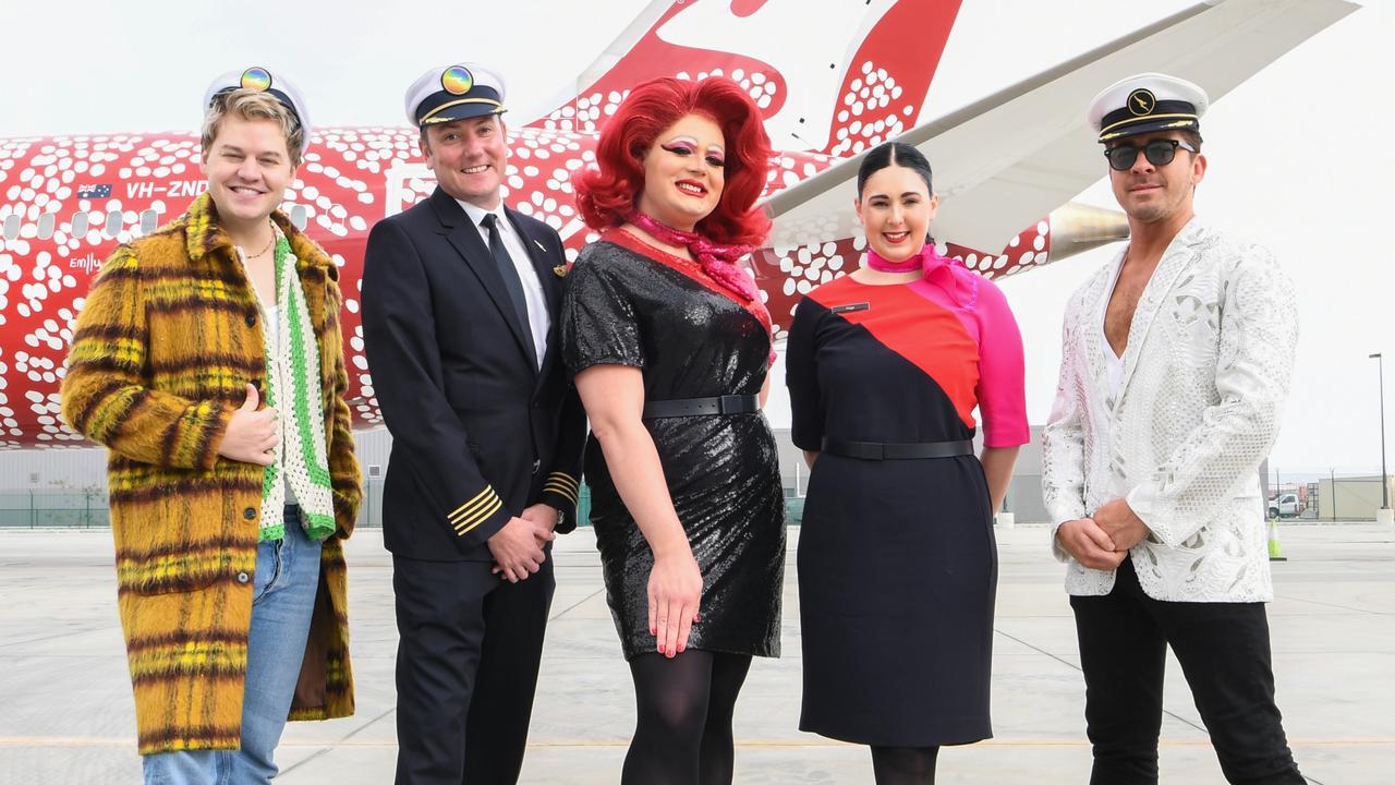 Joel Creasey, Captain Nick Collie, Qantana, Qantas International Cabin Crew member Paige Morse and Hugh Sheirdan. (Photo courtesy of Qantas)