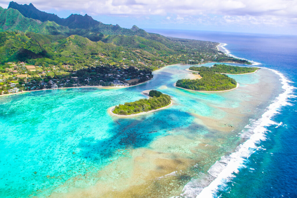 Part of the Cook Islands, Rarotonga's stunning breathtaking views from a plane (Photo Credit: Svetype26 / Shutterstock)