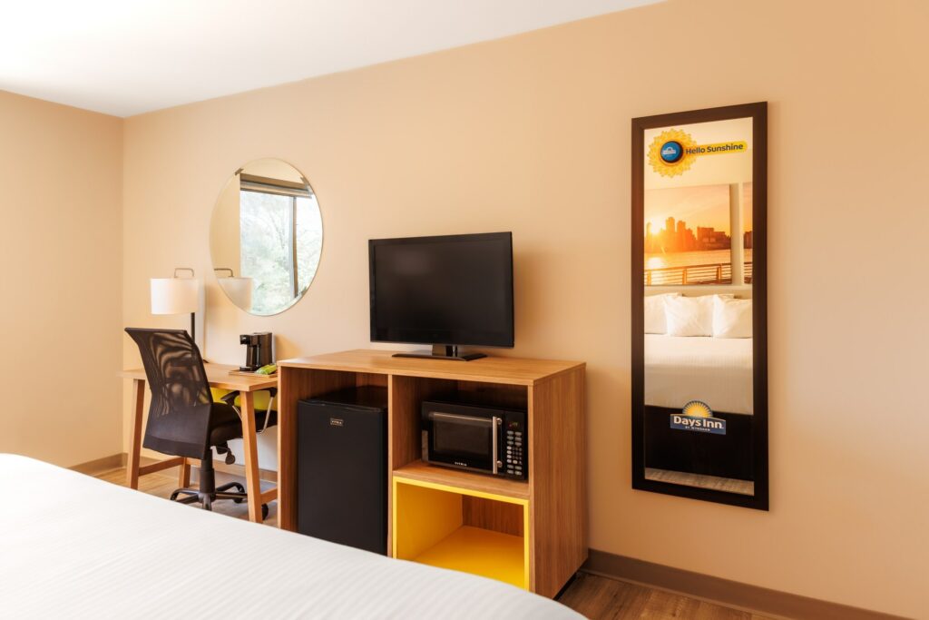 The new Days Inn “Complimentary” Mirror is available at the following select cities and locations across the U.S. 