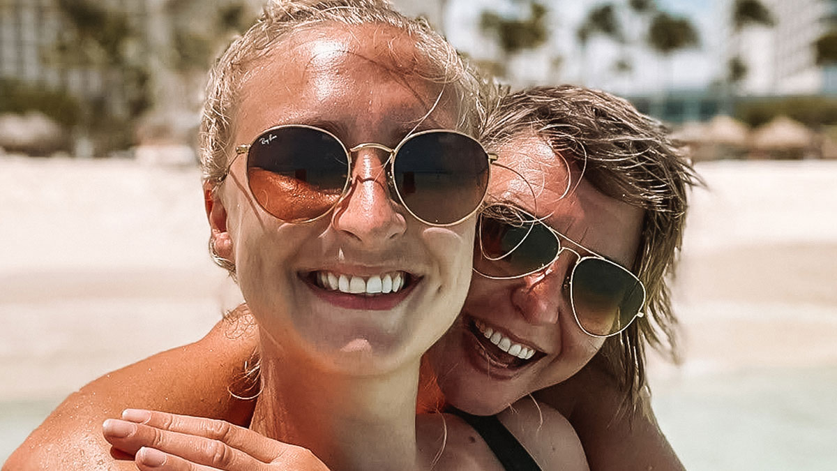 Merlin van den Berg and Lotte Kemper in Aruba (Photo Credit: @pocketqueensonair)