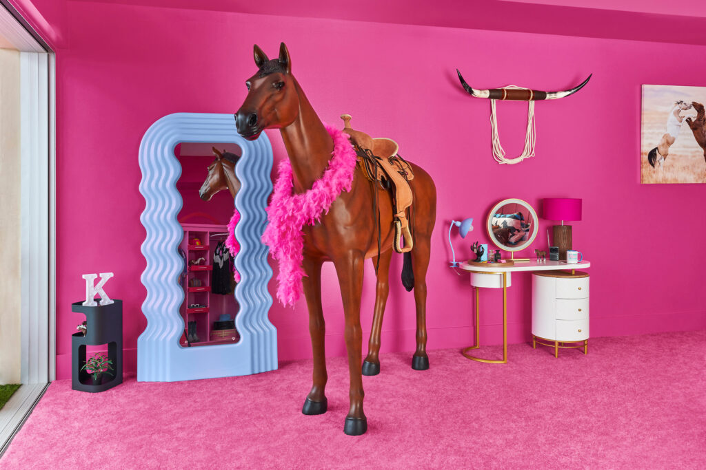 Lifesize Horse - Ken's DreamHouse Airbnb Exterior (Photo Credit: Joyce Lee)