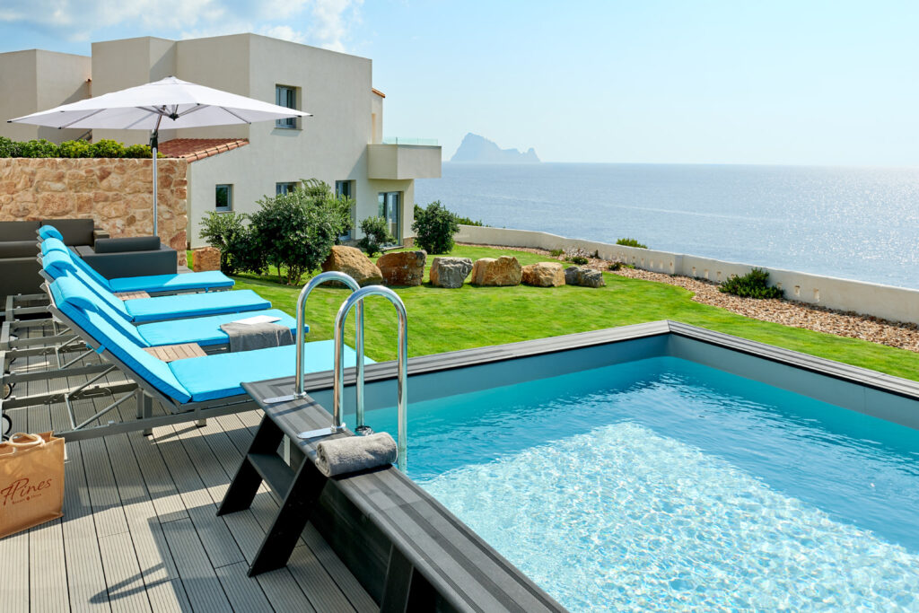 Cliff Pool Suite Duplex Deluxe Private Pool (Photo Credit: 7Pines Resort Ibiza)