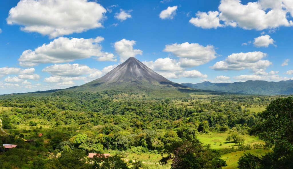 Arenal Volcano (Photo Credit: Ganz Twins / Shutterstock)