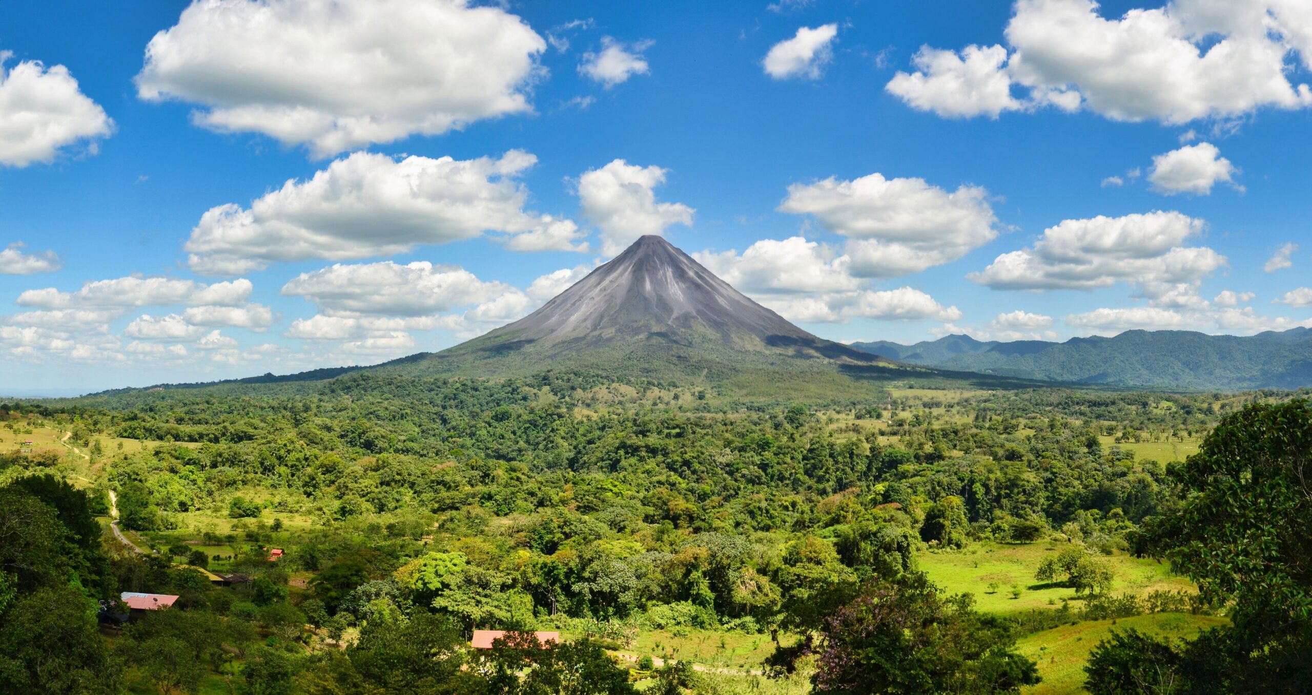 Arenal Volcano (Photo Credit: Ganz Twins / Shutterstock)