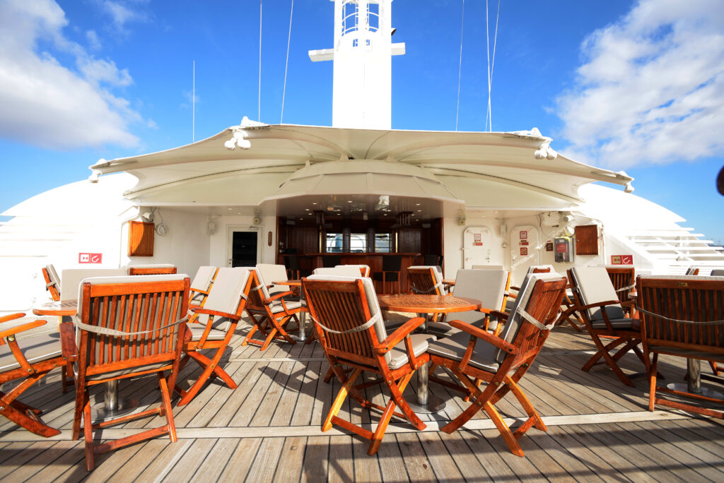 Star Bar (Photo Credit: Windstar Cruises)