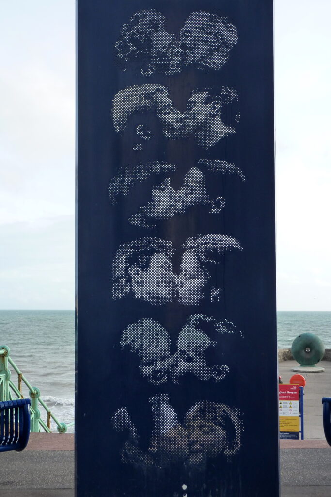 Kiss Wall in Brighton (Photo Credit: Mike Finn on Creative Commons)