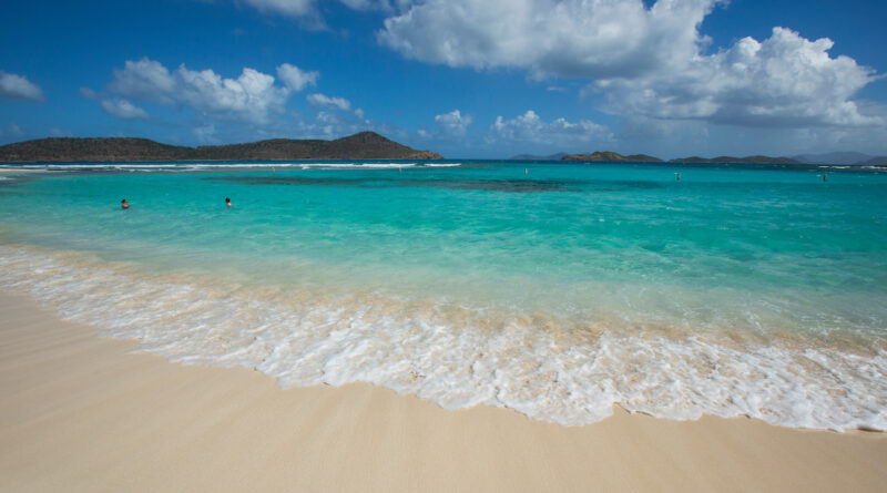 Lindquist Beach, St. Thomas (Photo: Steven Simonsen/Visit USVI)