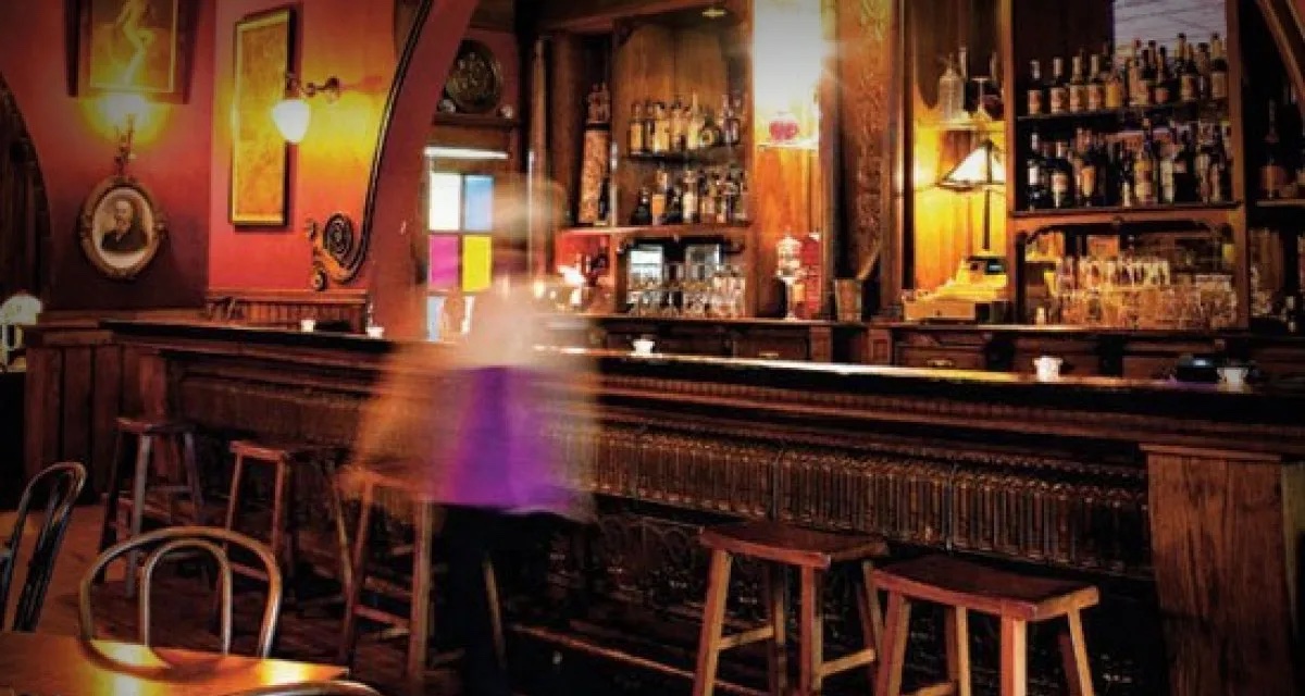 Shakers Cigar Bar (Photo Credit: Hangman Tours)