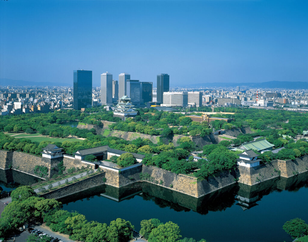 Castle Park (Photo Credit ©Osaka Convention Tourism Bureau)