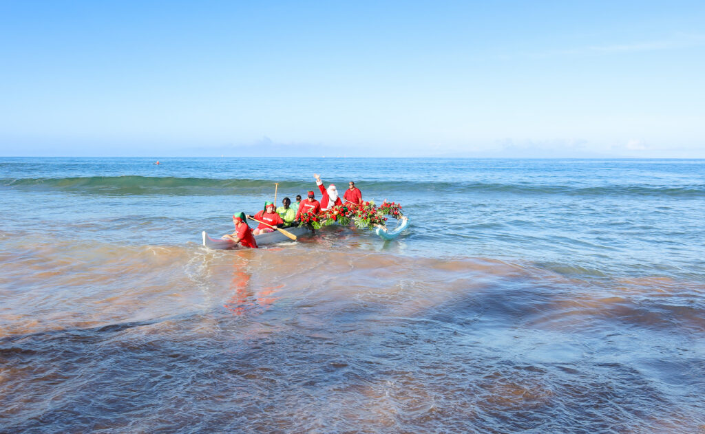 Santa Canoe (Photo Credit: Wailea Beach Resort)