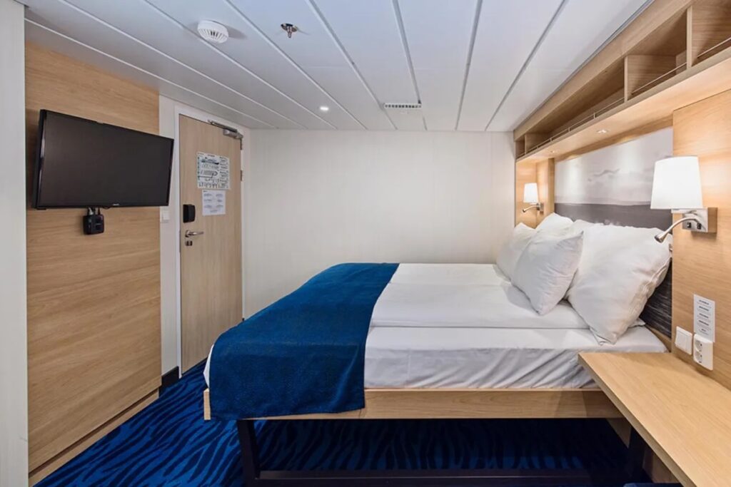 Cabin for two people on the Spitsbergen (Photo Credit: Hurtigruten Expeditions)